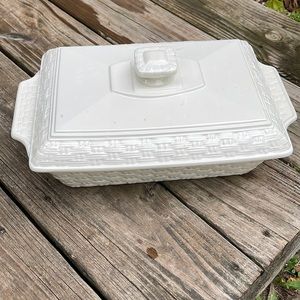 Belleek Irish Pottery Casserole Baking Dish White Basketweave Pattern